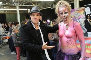 RRFFF: bodypainting blikvanger op Bryggias in de Beurshalle