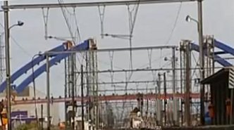 Werken aan stalen boogbrug in Zwankendamme stilgelegd door stormweer