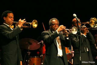 Duke Ellington Orchestra brengt nog steeds de swingende jazz