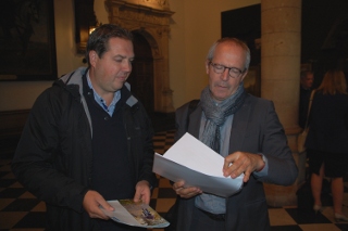 Burgemeester Landuyt ontvangt petitie voor geluidsmuren aan Expresweg in Sint-Andries